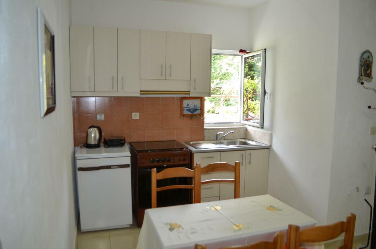 Villa Viktor Sarandë Exterior foto