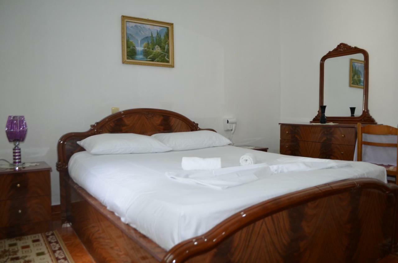 Villa Viktor Sarandë Exterior foto